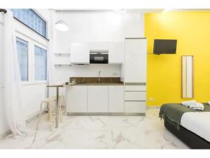 Kuchyňa alebo kuchynka v ubytovaní Little Cozy loft Madrid free street parking WIFI Barbadillo Bis