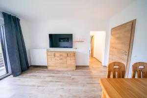 Televiisor ja/või meelelahutuskeskus majutusasutuses Appartments Kramer