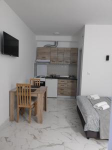 Kitchen o kitchenette sa Apartman Anastasija Divcibare