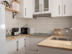 A kitchen or kitchenette at Apartamento Nayber Especieros