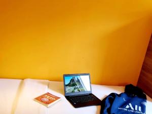 a laptop computer sitting on top of a bed at ibis budget Petropolis in Petrópolis