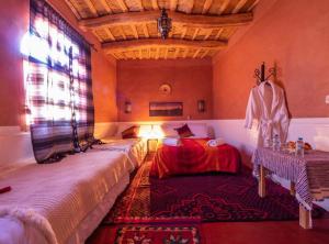Кровать или кровати в номере Sahara bivouac