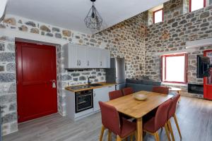 Köök või kööginurk majutusasutuses ATHINA-APEA Villas