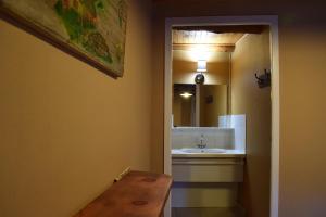 Kúpeľňa v ubytovaní Appartement chaleureux pour 6 avec jardin et canal