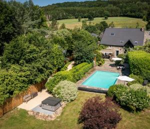 Bazén v ubytování Paddock Lodge - Suites Wellness & Chambres d'hôtes nebo v jeho okolí