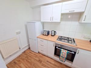 Gallery image of Flat in Battersea, 5 minutes from Clapham Junction Station in London