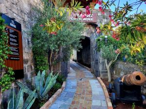 Um jardim em Forte Rose Hotel