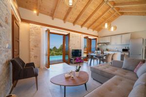 Χώρος καθιστικού στο Pithari Sunset Villa