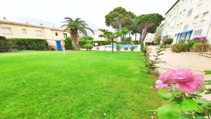 Vonkajšia záhrada v ubytovaní VACAY Apartamento Calme, en Costa Brava L'Escala