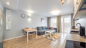 Kuchnia lub aneks kuchenny w obiekcie Apartamenty Sun & Snow Baltic Apartments z basenem