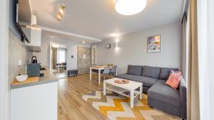 Kuchnia lub aneks kuchenny w obiekcie Apartamenty Sun & Snow Baltic Apartments z basenem