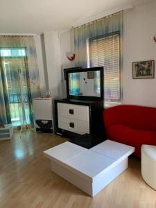 TV a/nebo společenská místnost v ubytování Guest rooms Sveti Nikola