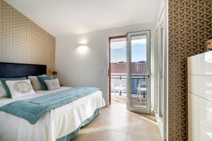 Postel nebo postele na pokoji v ubytování Bonito bungalow con piscina junto a la playa + 20 fotografií