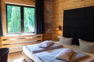 A bed or beds in a room at StrandBerg's Harzchalet