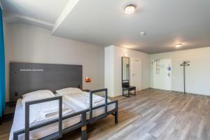 Postel nebo postele na pokoji v ubytování a&o Wien Hauptbahnhof