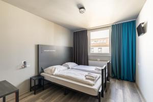 Postel nebo postele na pokoji v ubytování a&o Wien Hauptbahnhof