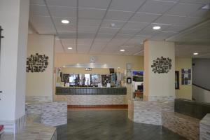 lobby sklepu z ladą w obiekcie Castle 411 w mieście Los Cristianos +12 zdjęć