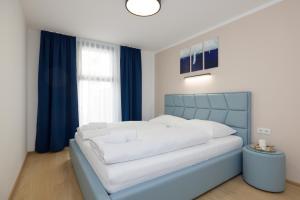 Łóżko lub łóżka w pokoju w obiekcie Yourapartment Theresien