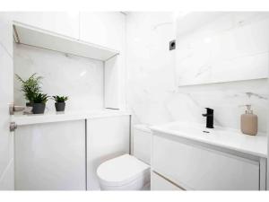 Kylpyhuone majoituspaikassa Precioso apartamento a pie de calle - Retiro- Dr Laguna