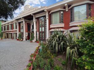 Zahrada ubytování Ramada by Wyndham Mussoorie Mall Road