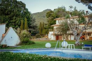 a swimming pool in front of a house at Labella Villa in Viterbo