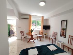 a living room with a bed and a table and chairs at Studio Apartman Radimir in Kotor