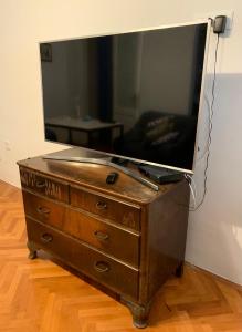 Televízia a/alebo spoločenská miestnosť v ubytovaní Apartment Porto Poreč