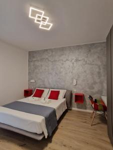 Ein Bett oder Betten in einem Zimmer der Unterkunft San Rocco Apartments - Royal Welcome