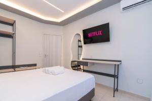Posteľ alebo postele v izbe v ubytovaní SithoniaRS Luxury Apartment 2nd Floor with Sea View
