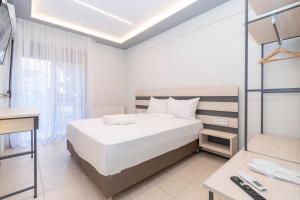 Posteľ alebo postele v izbe v ubytovaní SithoniaRS Luxury Apartment 2nd Floor with Sea View