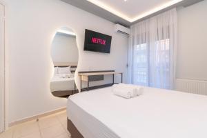 Posteľ alebo postele v izbe v ubytovaní SithoniaRS Luxury Apartment 2nd Floor with Sea View
