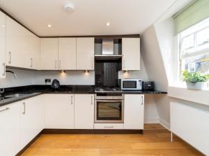 Nhà bếp/bếp nhỏ tại Pass the Keys 2 bed flat in the heart of Bath