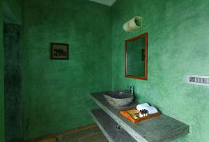 Ένα μπάνιο στο Fireflies Kabini