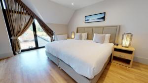 Ein Bett oder Betten in einem Zimmer der Unterkunft Old Thorns Hotel & Resort
