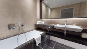 Ein Badezimmer in der Unterkunft Old Thorns Hotel & Resort