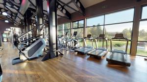 Das Fitnesscenter und/oder die Fitnesseinrichtungen in der Unterkunft Old Thorns Hotel & Resort