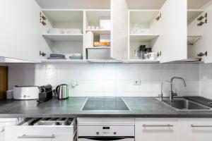 Kuchnia lub aneks kuchenny w obiekcie MEDANO4YOU The Penthouse La Jaquita
