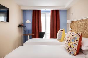 Ένα ή περισσότερα κρεβάτια σε δωμάτιο στο Hotel Elysees 8
