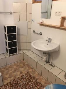 Koupelna v ubytování Wohnen-in-der-Uni-Silber-und-Welterbestadt-Freiberg-Whg-3