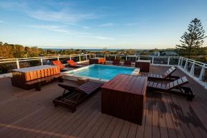 a deck with chairs and a swimming pool on a building at Hotel Bahamas in Montevideo