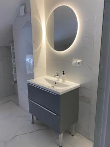 Łazienka w obiekcie Apartamenty 8 i 10 osobowe Koniakówka Resort