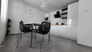Kuchnia lub aneks kuchenny w obiekcie Apartamenty 8 i 10 osobowe Koniakówka Resort