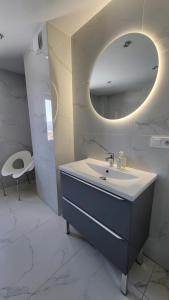 Łazienka w obiekcie Apartamenty 8 i 10 osobowe Koniakówka Resort