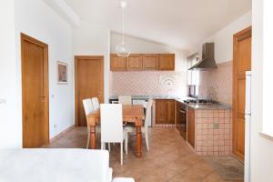 a kitchen with a table and a dining room at Appartamento La Terrazza in Portoferraio