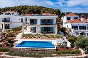 Bazén v ubytování Villas Anita nebo v jeho okolí