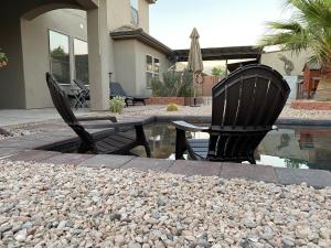 Gallery image of Zion RV Stone Pool Inn, Pets stay Free, fenced in yard, relaxing waterfall! in St. George