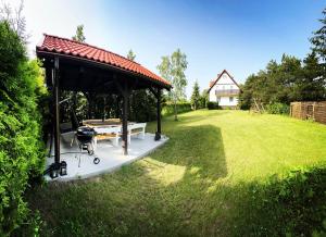 a gazebo with a picnic table in a yard at Mazurski Dom Sucholaski in Wydminy