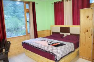 Katil atau katil-katil dalam bilik di Shesh Besh Guest House & Restaurant