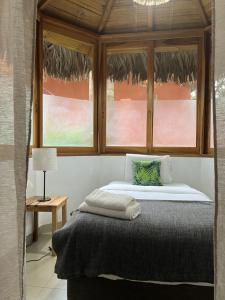 Rúm í herbergi á New Nautilus Lodge