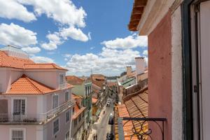 Gallery image of ALTIDO Stylish 2-bed Apt with balcony in Lapa, 5mins to National Museum of Ancient Art in Lisbon